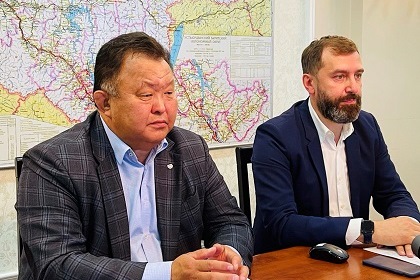 Александр Ведерников и Кузьма Алдаров приняли участие в онлайн-эстафете «Вместе 100 лет»